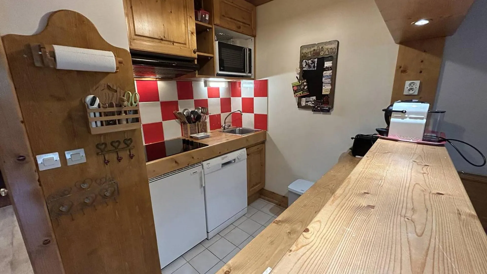 Charmant Appartement Meribel - 2 Pieces, Cabine, Balcon Sud, Casier A Skis - Fr-1-355-266 Les Allues 0*,  フランス